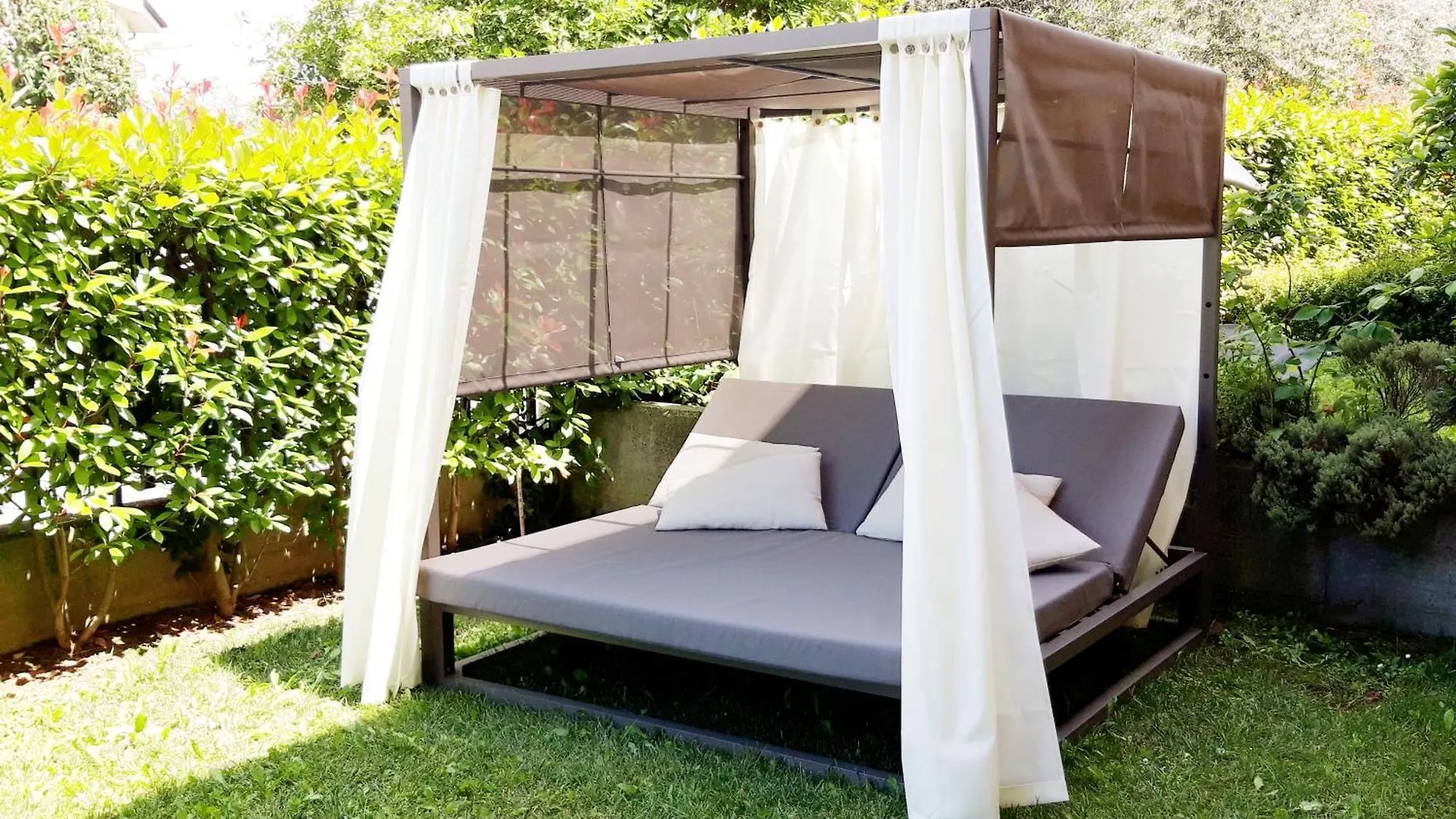Paradiso Lux location